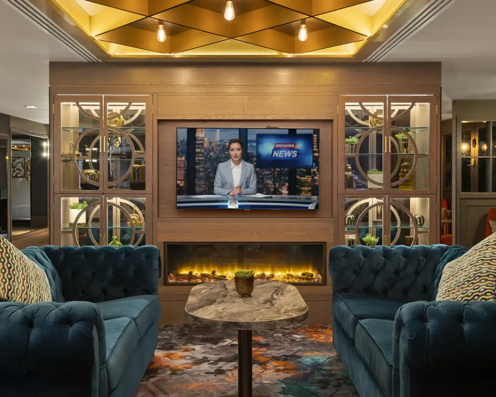 Bizcom-TV-Clients-Leonardo-hotel-lounge-screen-installation