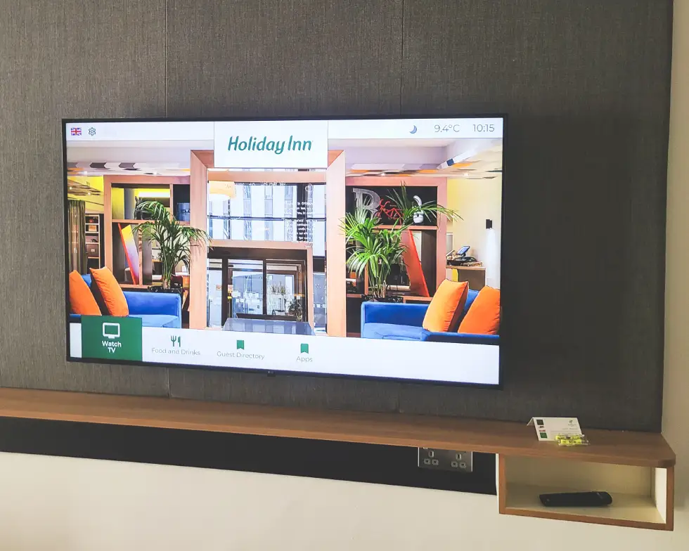 holiday-inn-in-room-screen-installation